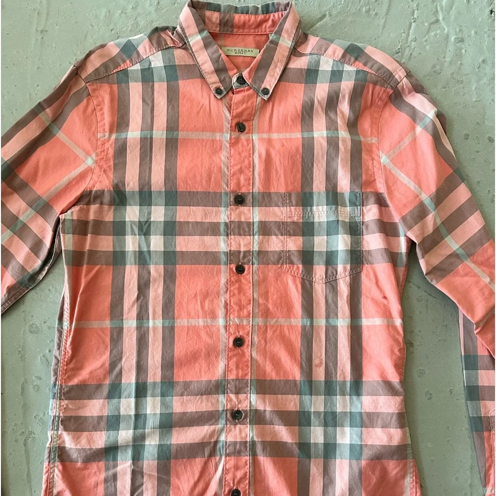 Burberry reposhing this
